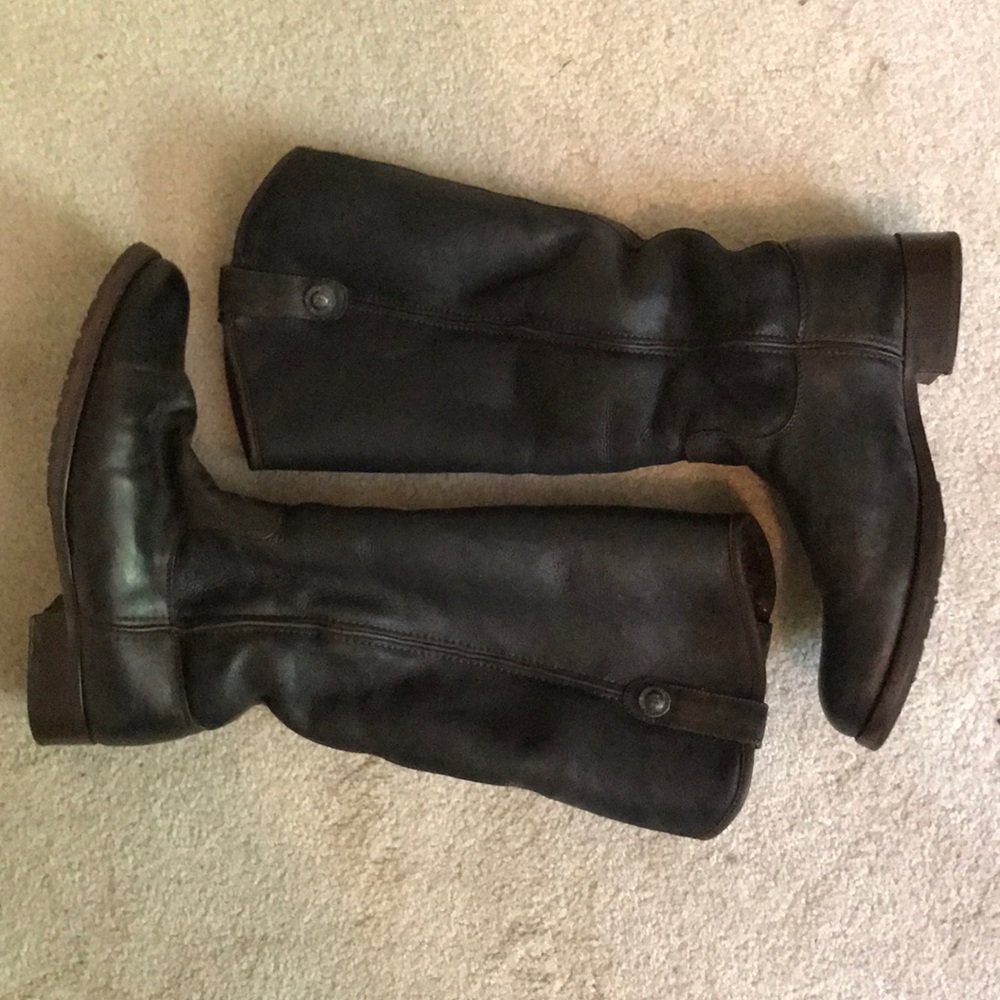 FRYE Mellissa Button Shearling